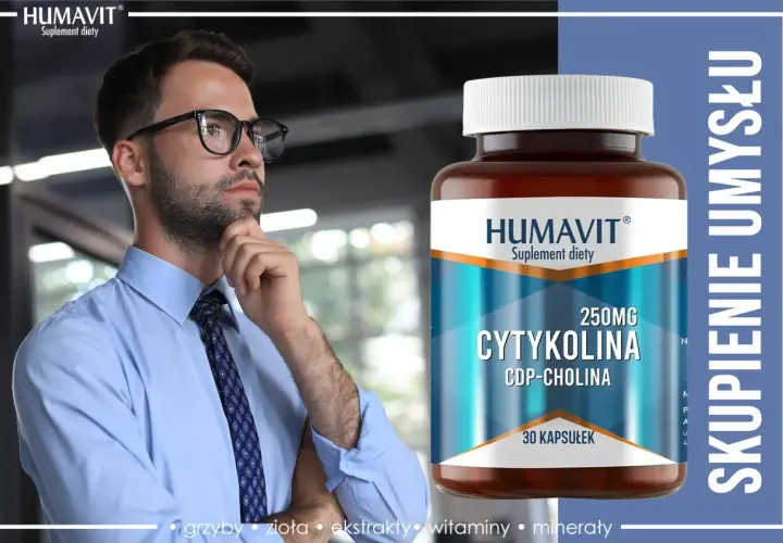 Mężczyzna w okularach zastanawia się nad suplementem diety z cytykoliną, która wspiera skupienie umysłu.