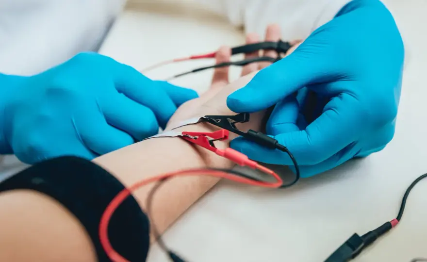 EMG krok po kroku - kiedy się je wykonuje i co pokazuje?